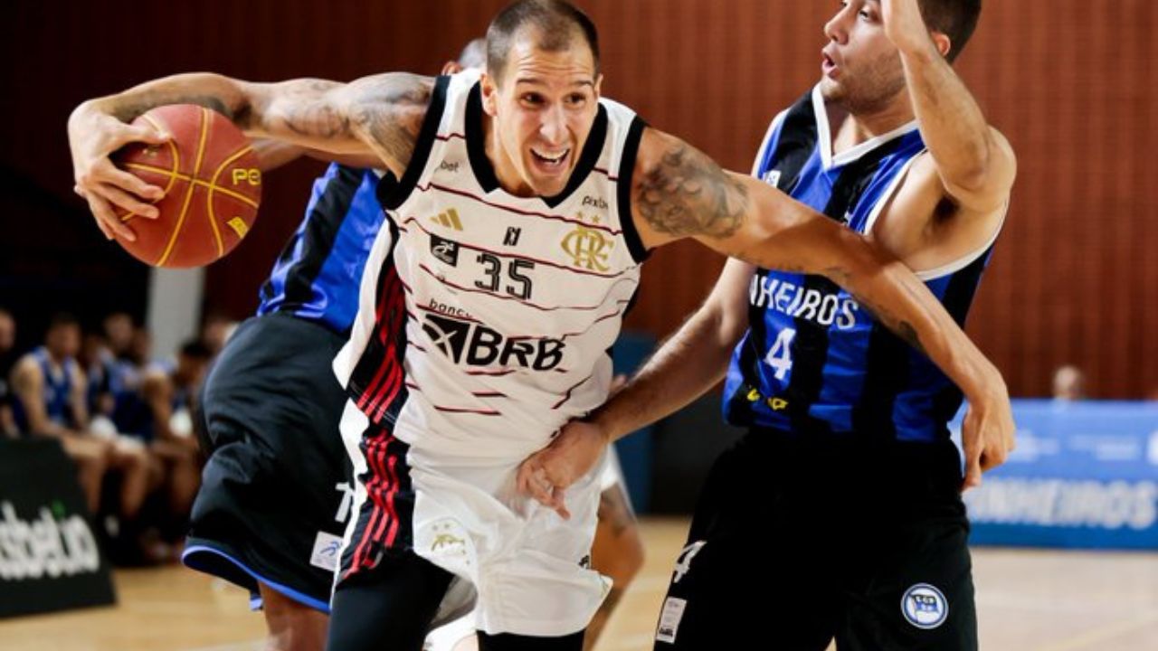 SEGUE O LÍDER! FLAMENGO VENCE O PINHEIROS PELO NBB E SE MANTÉM ISOLADO NA LIDERANÇA